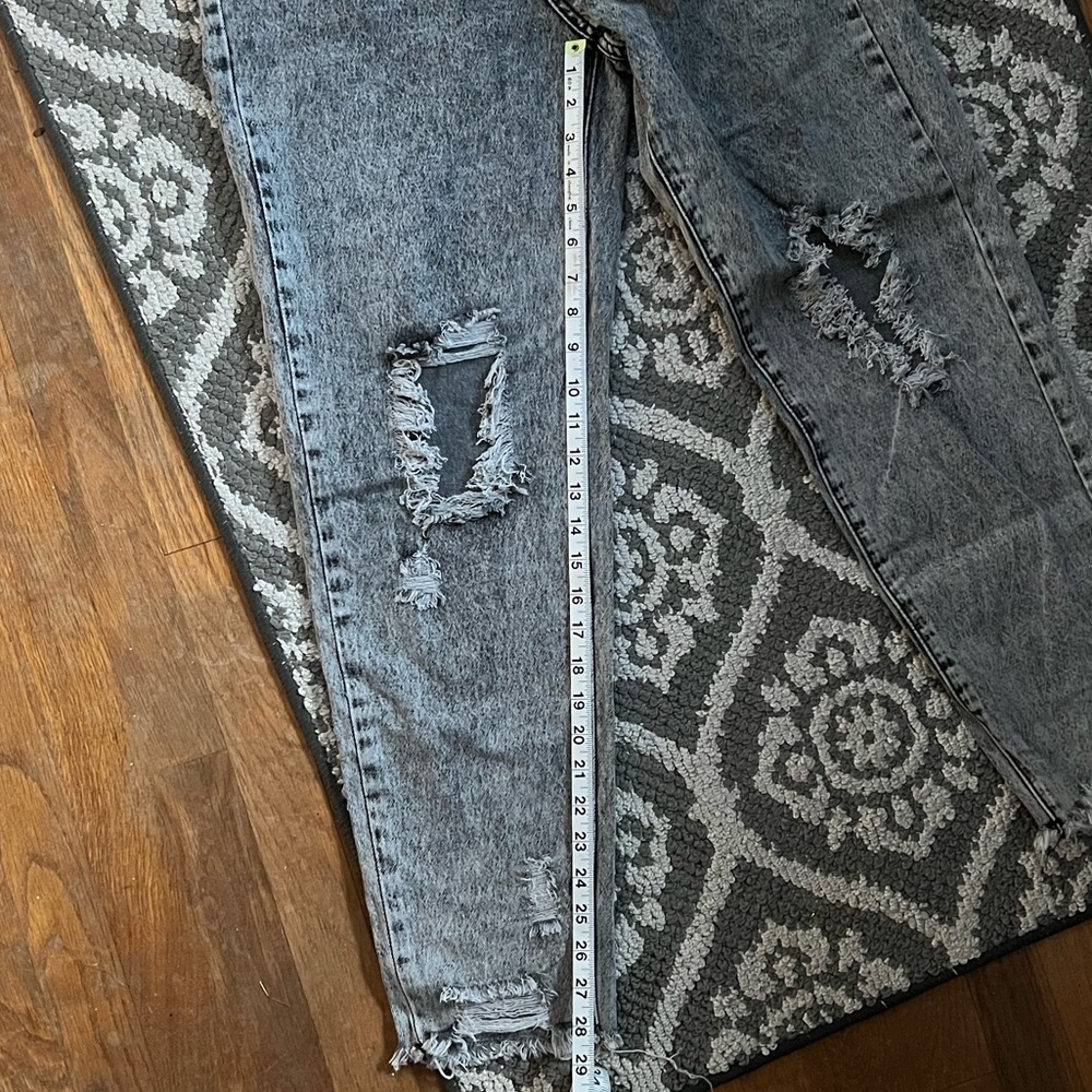 High Waist Ripped Raw Hem Cropped Jeans - Picture 10 of 12